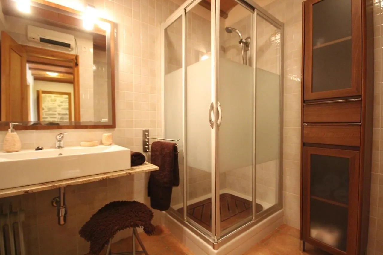 Cal Pouaire - 2 Apartments With Stunning Views Fontllonga 0*,  Espanha